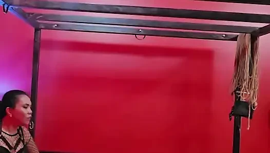 DOMINAFIRE SOPALAMA VE ANAL TAKMA YARAK KÖLEYLE SIKIŞIYOR