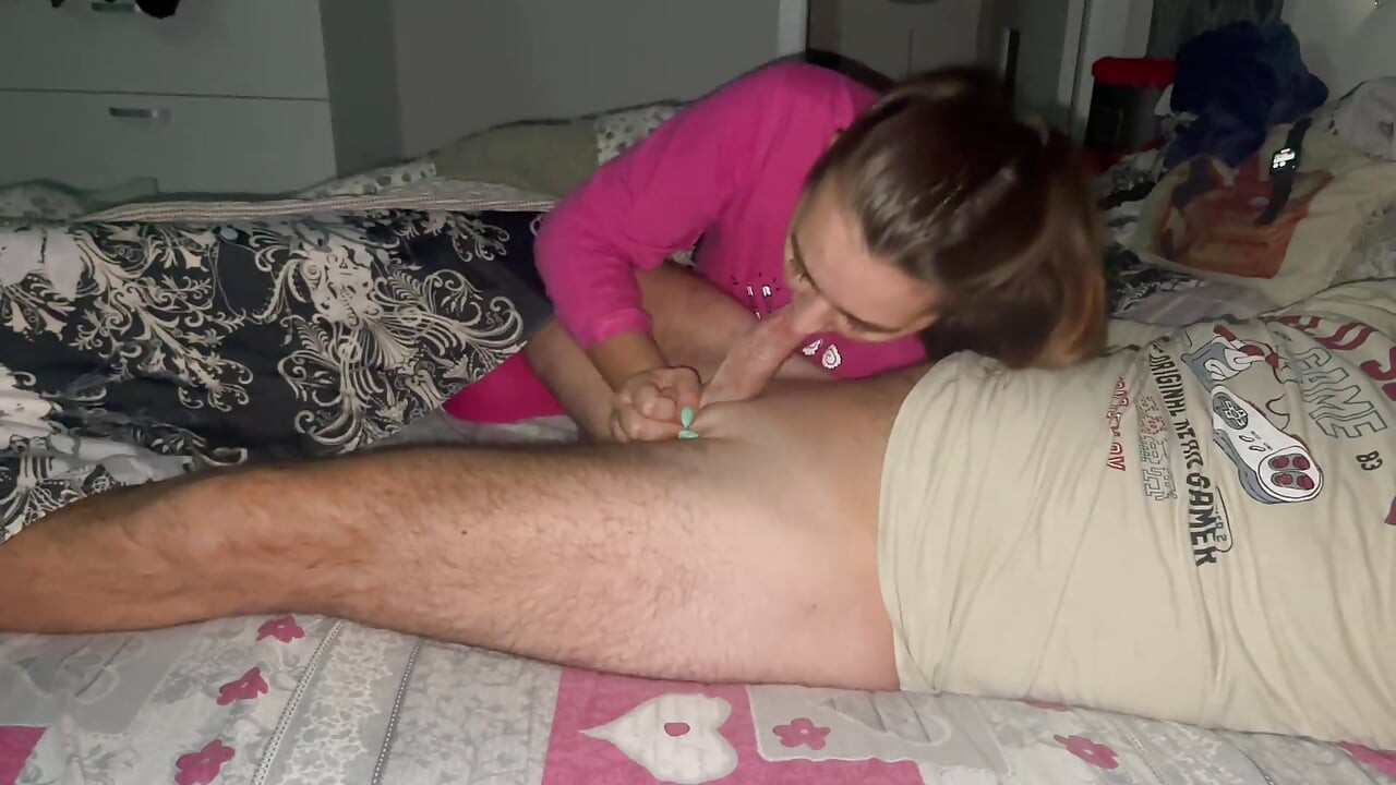 Jutarnji pušenje i svršavanje u usta. Duboko grlo