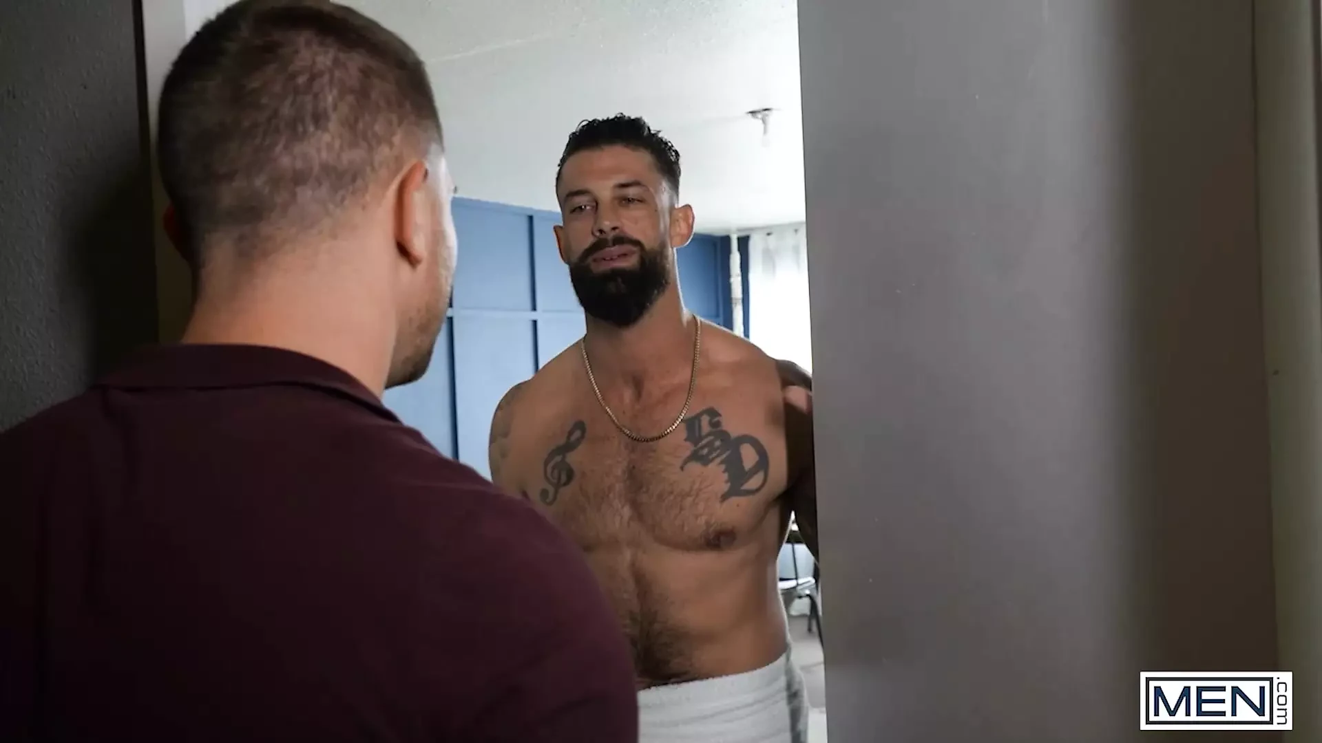 Alpha Wolfe smeekt zijn hete vriend Johnny Donovan om zijn strakke kont te neuken totdat ze allebei een orgasme bereiken - mannen