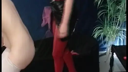 Alman bebek ve dom çifti ile hakimiyet seansı