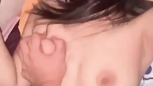 Мой бойфренд такой слабый. Он не может больше терпеть. Можешь выдержать?