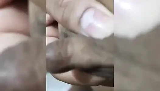 Я иду купаться с моей сводной сестрой, она приглашает меня только при условии, что я не сужу член в ее задницу, но, к сожалению, я ч.