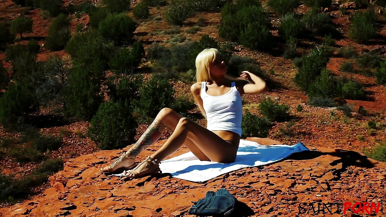 Skinny Blonde with Tattoos Rubs Her Shaved Pussy Outdoors in the Desert