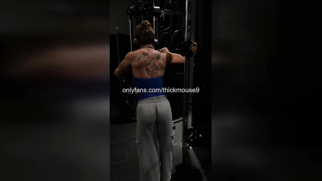 Omg！她在直播中泄露了她的阴户 - 你不会相信这个！
