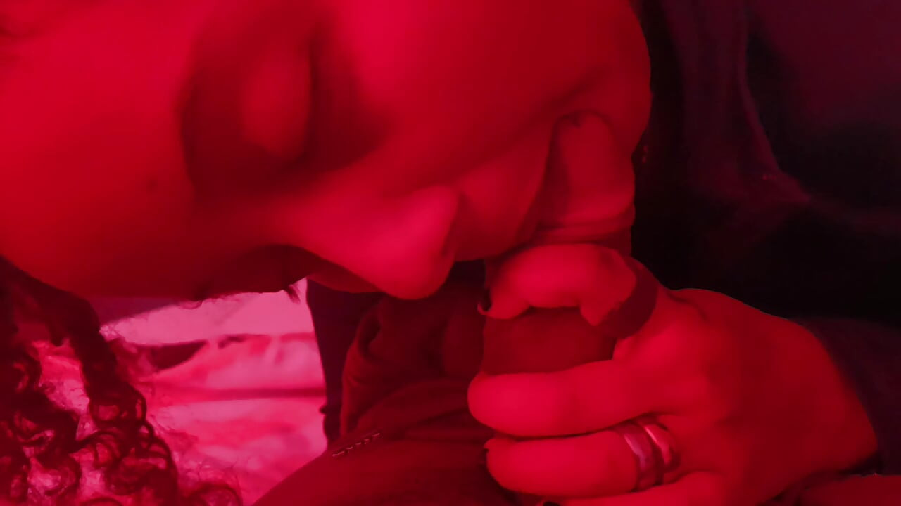 tenia antojo de chuparle la verga a mi hermanastro