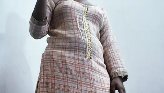 ЧАСТЬ 1 я соблазнил мою грудастую домохозяйку повеселиться с ней