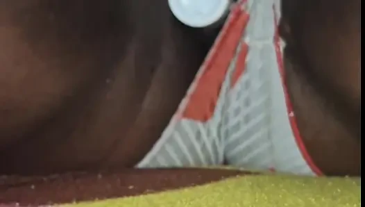 Das passiert, wenn ich, als freche stiefmutter, geil an ihren stiefsohn denke