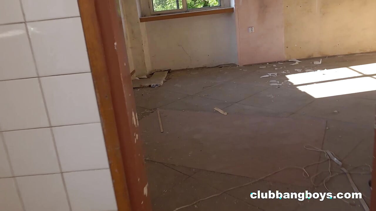 به من کمک کن اجاره ام را در ClubBangBoys پرداخت کنم