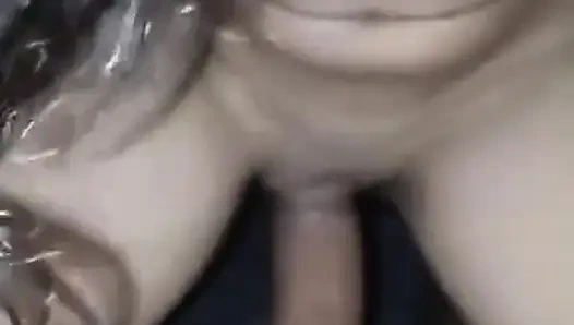 Ich genieße den Penis meines stiefbruders und springe energisch darauf