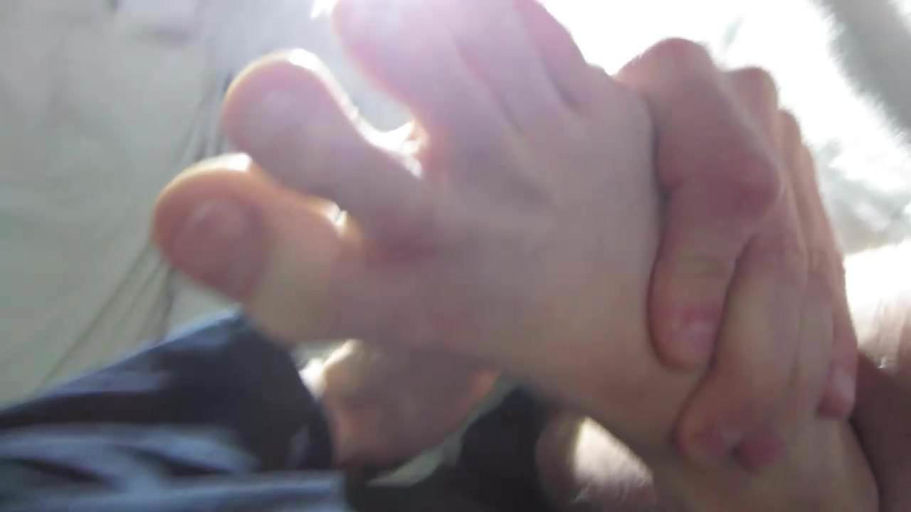 SUCKING MY TOES