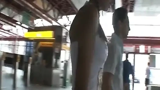 Ormanda Doyumsuz Sarışınla Vahşi açık Havada Sikiş Seansı