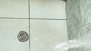 un bărbat de la duș ajunge să se masturbeze până când vine - urmărește sfârșitul
