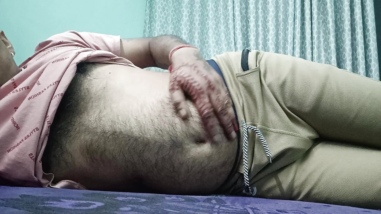 भारतीय पुलिस अधिकारी अंकल को शॉवर और मास्टरबेशन शो मिलता है