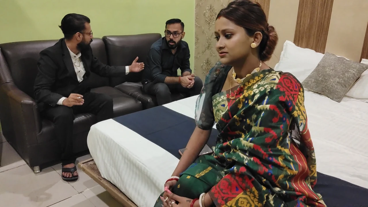 A couple made a hardcore fucking session infront of registror who came to made them divorce