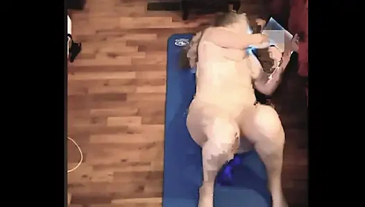 Heiße MILf bBW macht gutes nacktes yoga, um zu wichsen!