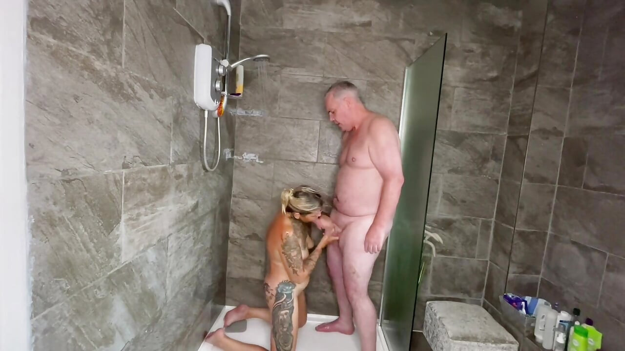 Wet T-shirt for Emma Before Fucking in the Shower