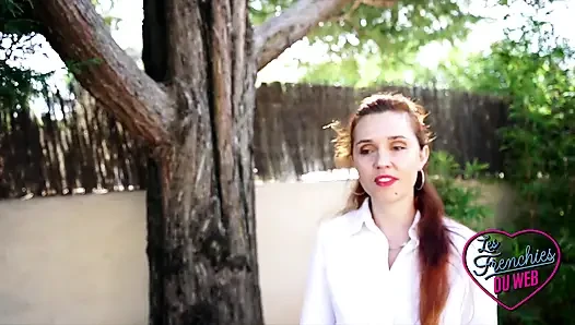 Kira, kamera önünde sikişen yaramaz orta yaşlı seksi kadın