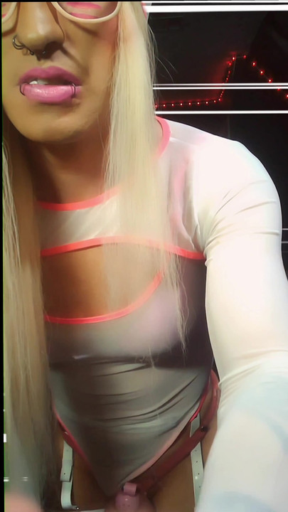 Ktoś proszę mnie związać i biczowanie moich małych kulek w klatce. Over & Over & Over & Over & Over & Over & Over | Klip 1