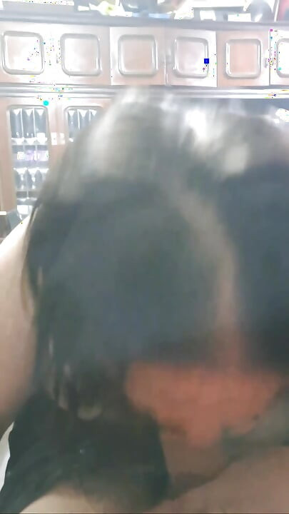 Mi cuñada se masturba para hacerme despues una mamada, nos pilla su marido cornudo