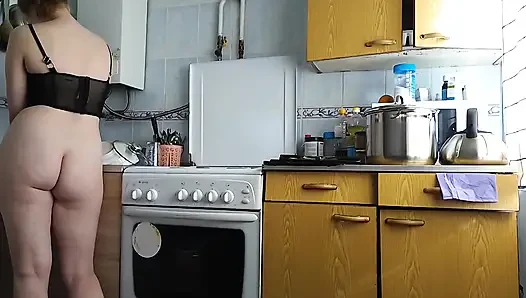 Я Хочу Задницу Мачехи Моего Друга, Обожаю Когда Она Готовит На Кухне