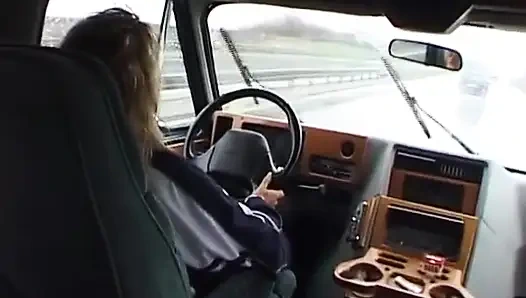 Almanya'dan anal sikilen hatun sıkı göt deliğinden sikiliyor