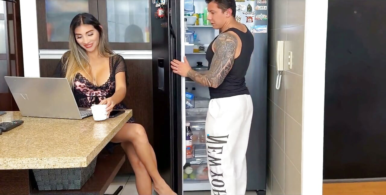 Unfaithful Husband! He Fucked Two Women in the Same House, One After the Other!