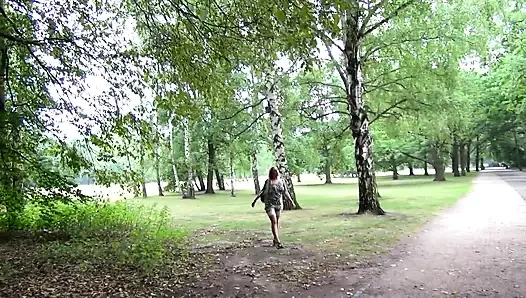 Siyah Canavar Yarak Parkta Iki Islak Sürtüğü Parçalıyor