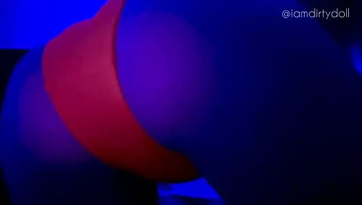 Mein neon-höschen ist das einzige zwischen dir und meinen explosiven furzen
