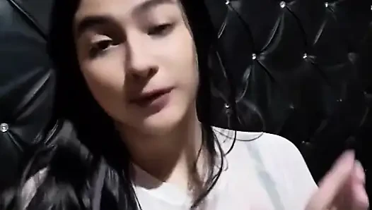 , Yulieth Kuzgun adımlı baştan çıkarmadan sonra gırtlağına kadar alma için yalvarıyor