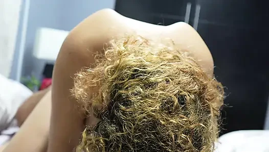 Bony senang menunggangi kontol ayah tirinya