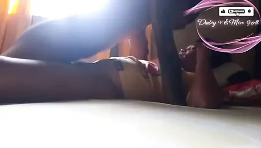 Maria membuat harinya dengan seks