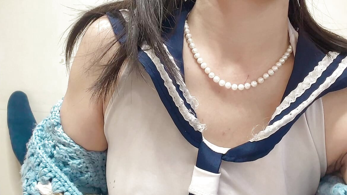 Hana Poartă Costum De Școlăriță Pentru Camera Sexuală În Noua Ei Zi De Muncă