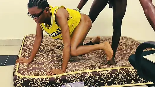 Kapıcı Minyon Bebeği Sert Sikiyor