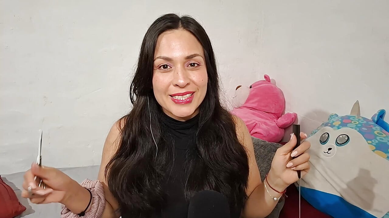 Asmr rol yapma kız arkadaşın saçını kesiyor