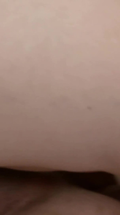 Homo paar leuke jongens neuken op het bed