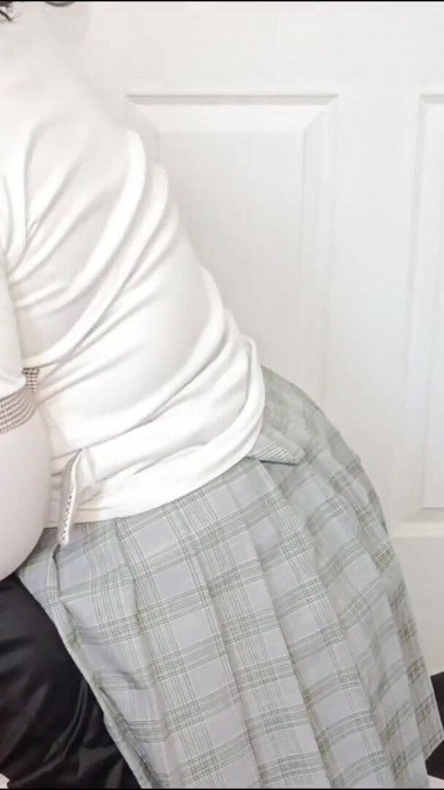 SCHOOLGIRL SLUT LEARN TO GIVE RICH BLOWJOBS AS A PORN ACTRESS | Clip 1