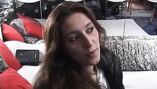 Vollbusige MILf erfreut ihre schmutzige fotze