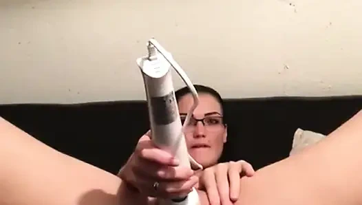 Aku lagi asik muasin memekku pakai dildo ukuran raksasa!