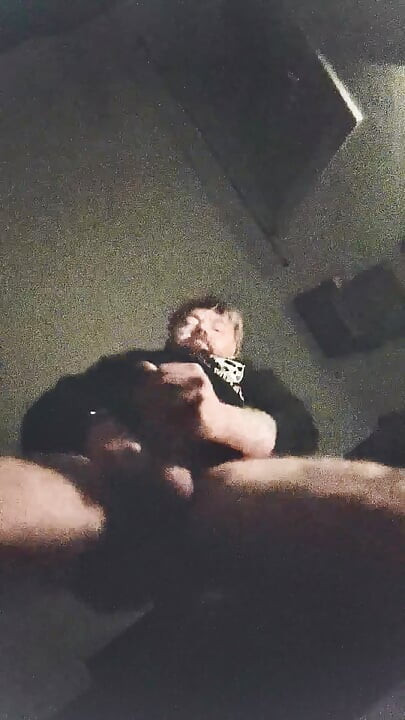 Masturbándose con pasión