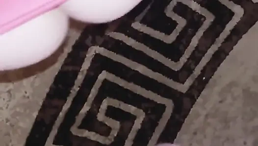 Би Пара В Розовом Платье