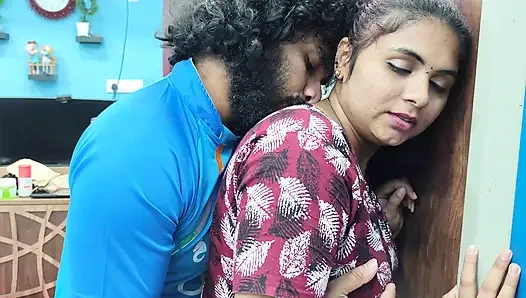 Ciuman romantis pasangan panas