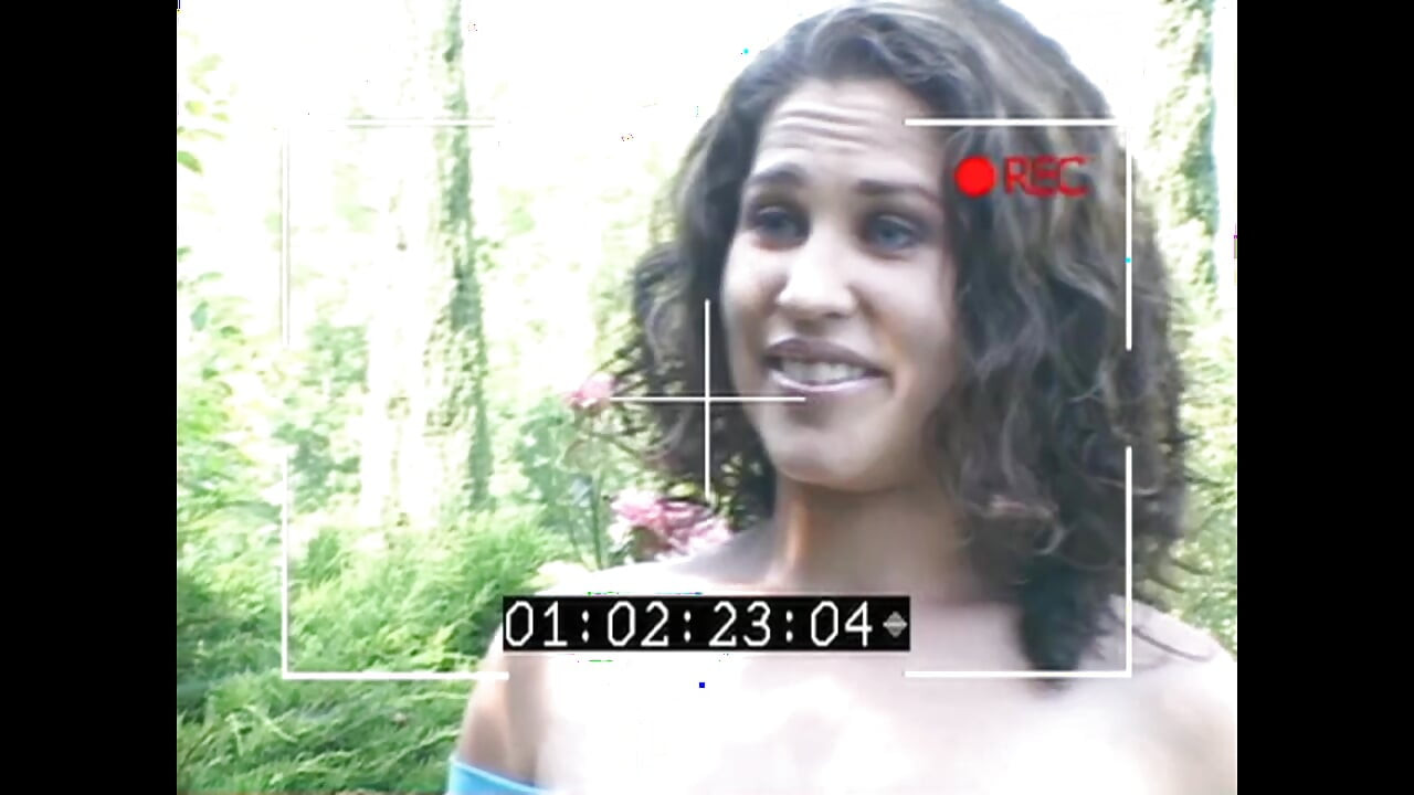 Bianca Valentino Et Tyler Knight Se Font Baiser