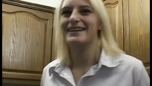 Schöne POV-blowjob-szene mit euro-MILF