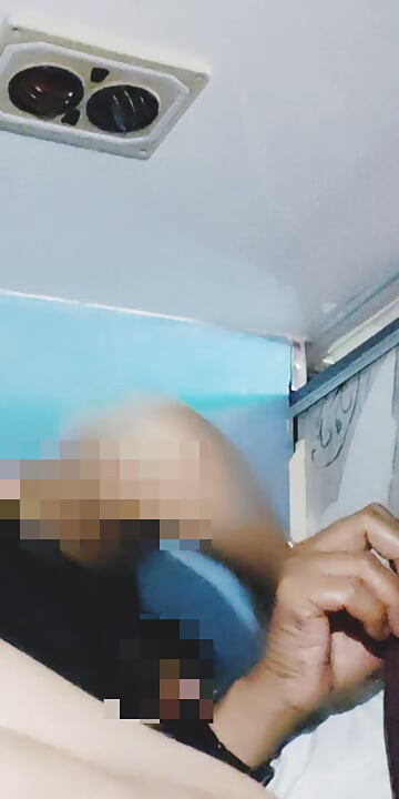 公交车上的女孩