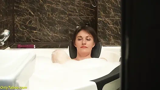 Video seks ibu tiri bertubuh kurus pertama kali