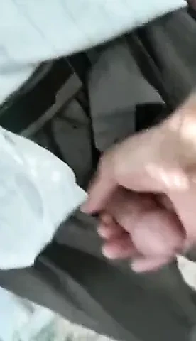 和热辣的日本人在公园里打手枪