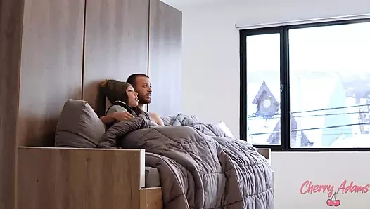 Sıkıcı snowy day... Biraz eğlenmek için göt deliğimi sik! Cherry Adams anal seks