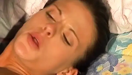 Pantat bahenol cewek jerman ini dientot habis-habisan di luar ruangan