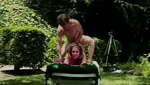 White Panty Chronicles 18: Heißer Outdoor-Sex im Garten