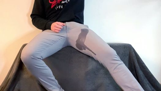 Lautes stöhnen, cumshot in der hose